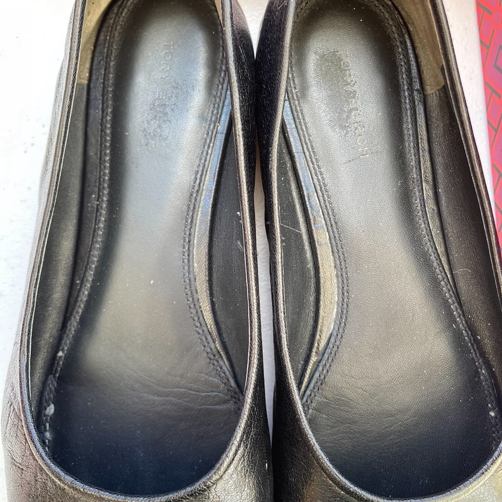 Tory Burch Black Leather Flats with Gold Emblem - Picture 3 of 3